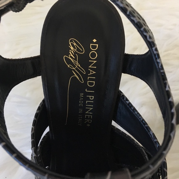 Donald J Pliner Cleva Brown Embossed Sandals - Picture 3 of 7